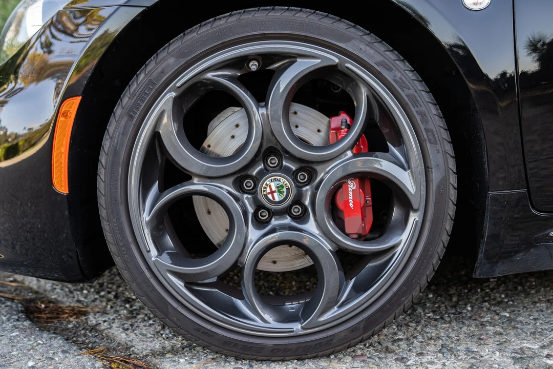 2015 Alfa Romeo 4C Coupe - Image 28 of 31