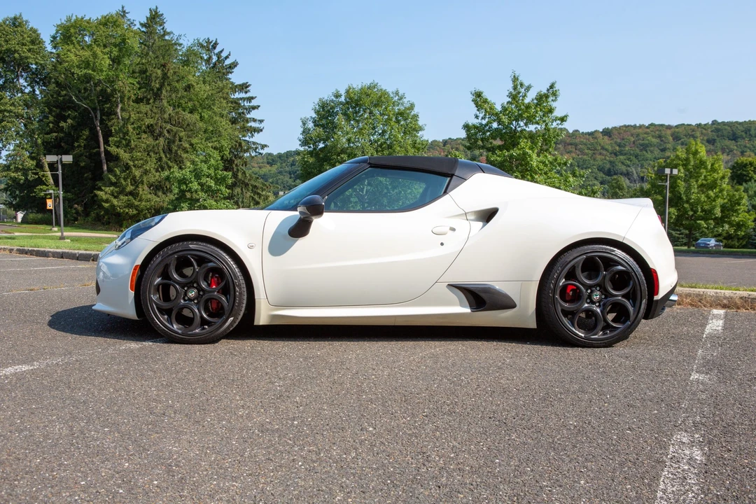 2015 Alfa Romeo 4C Spider - Image 15 of 31