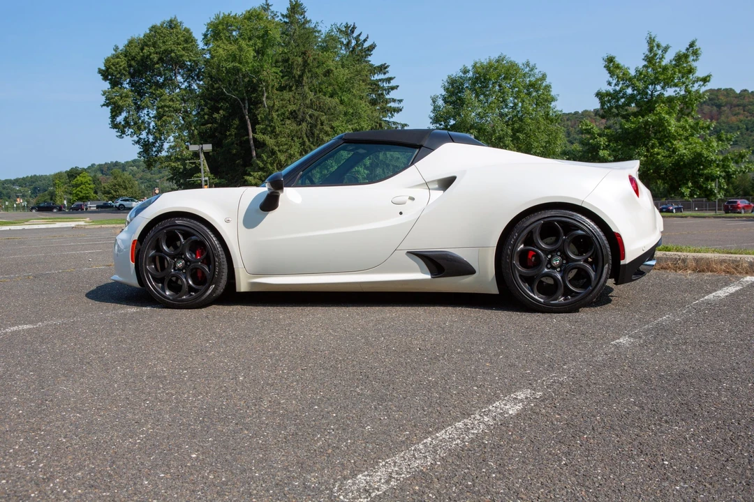 2015 Alfa Romeo 4C Spider - Image 13 of 31