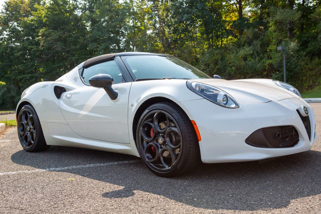 2015 Alfa Romeo 4C Spider - Image 9 of 31