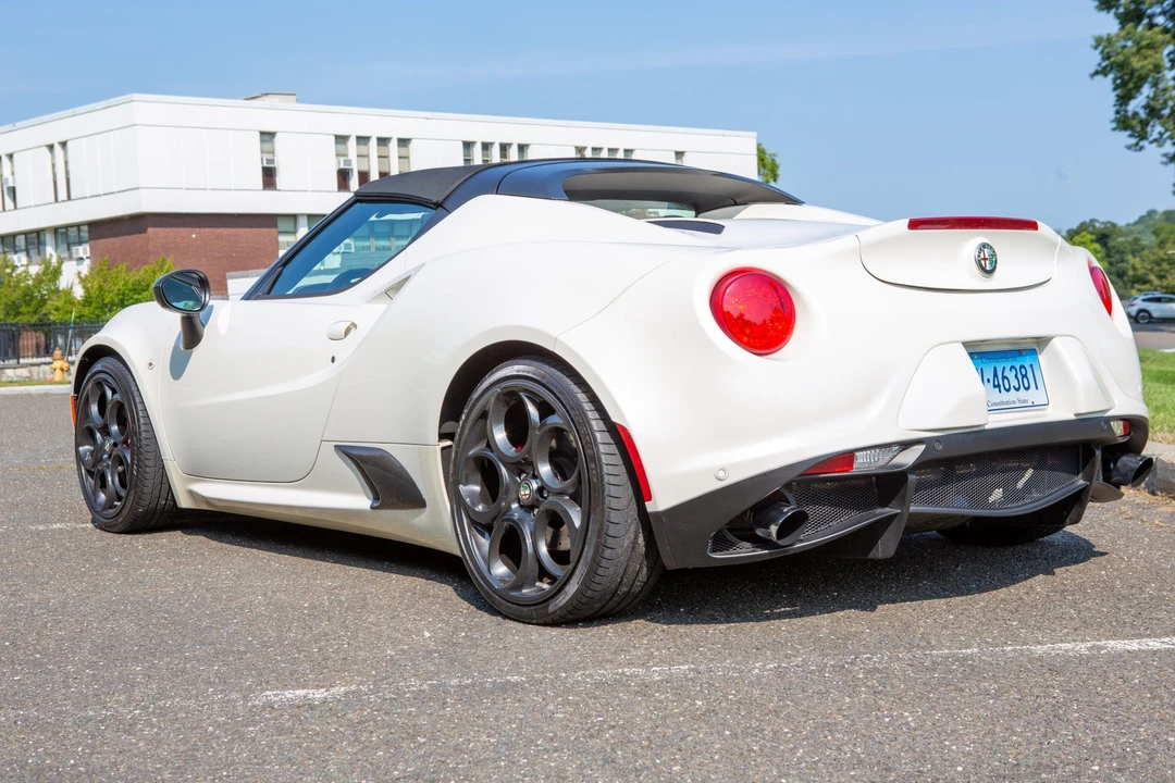 2015 Alfa Romeo 4C Spider - Image 12 of 31