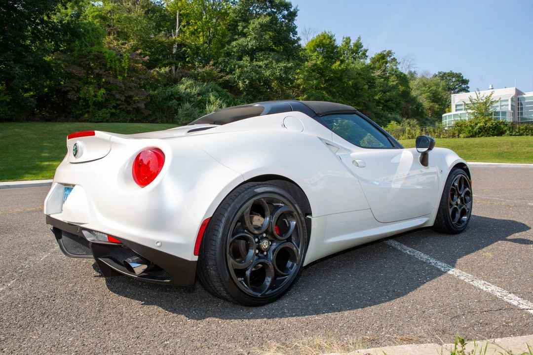 2015 Alfa Romeo 4C Spider - Image 10 of 31