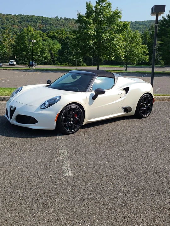 2015 Alfa Romeo 4C Spider - Image 2 of 31