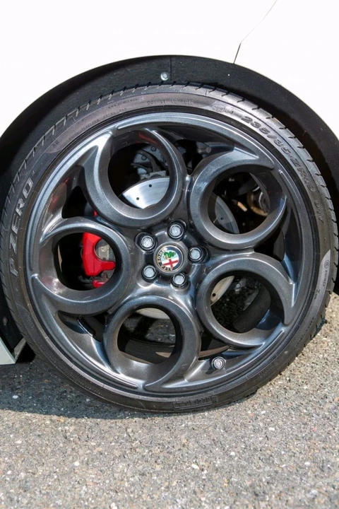 2015 Alfa Romeo 4C Spider - Image 25 of 31
