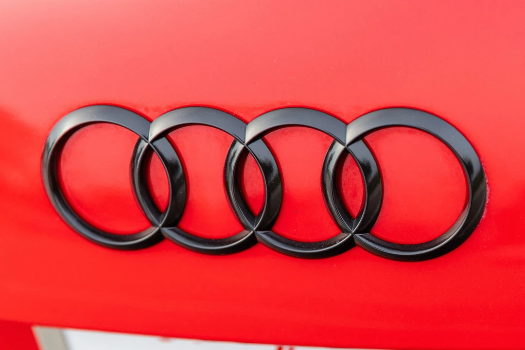 2015 Audi 42 R8 - Image 28 of 31