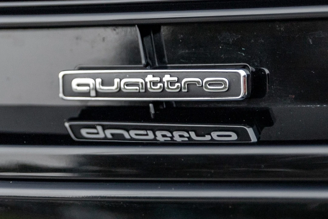 2015 Audi 42 R8 - Image 14 of 31