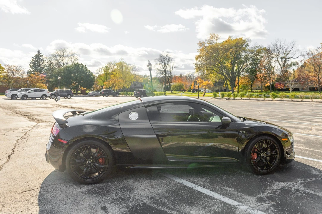 2015 Audi 42 R8 - Image 10 of 31
