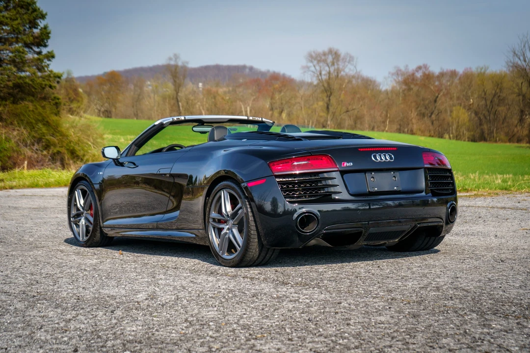 2015 Audi 42 R8 - Image 14 of 31