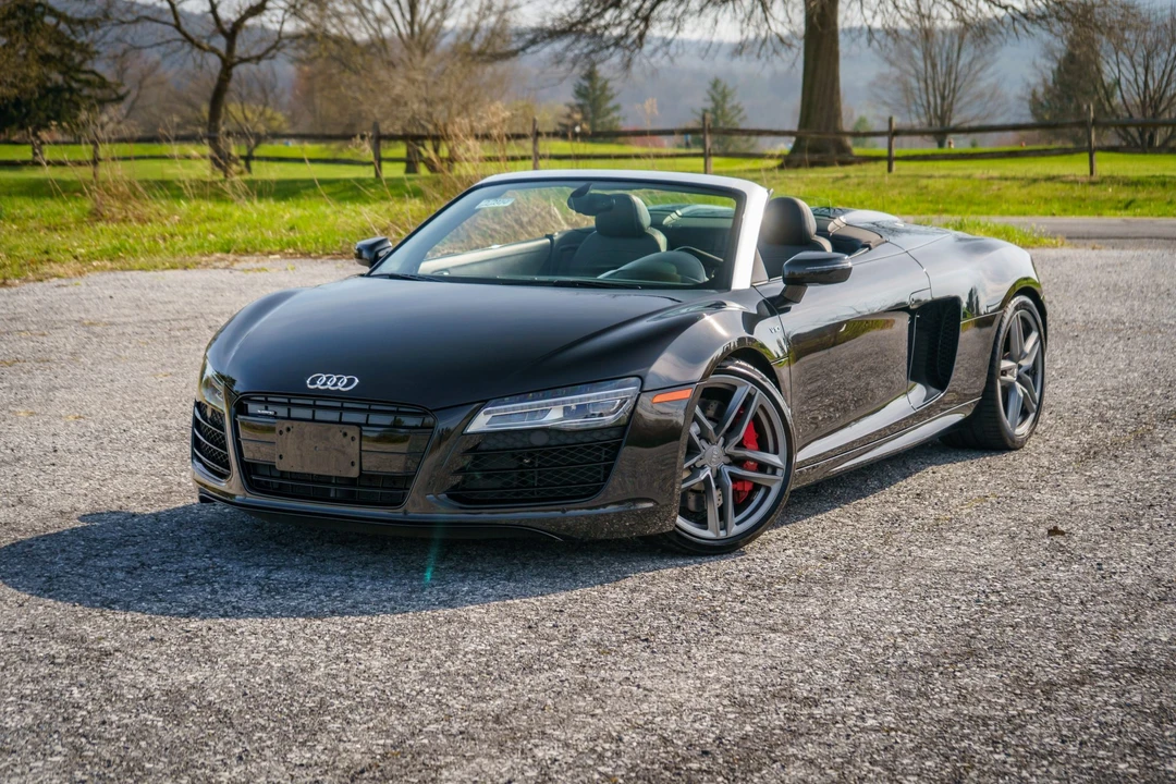 2015 Audi 42 R8 - Image 8 of 31