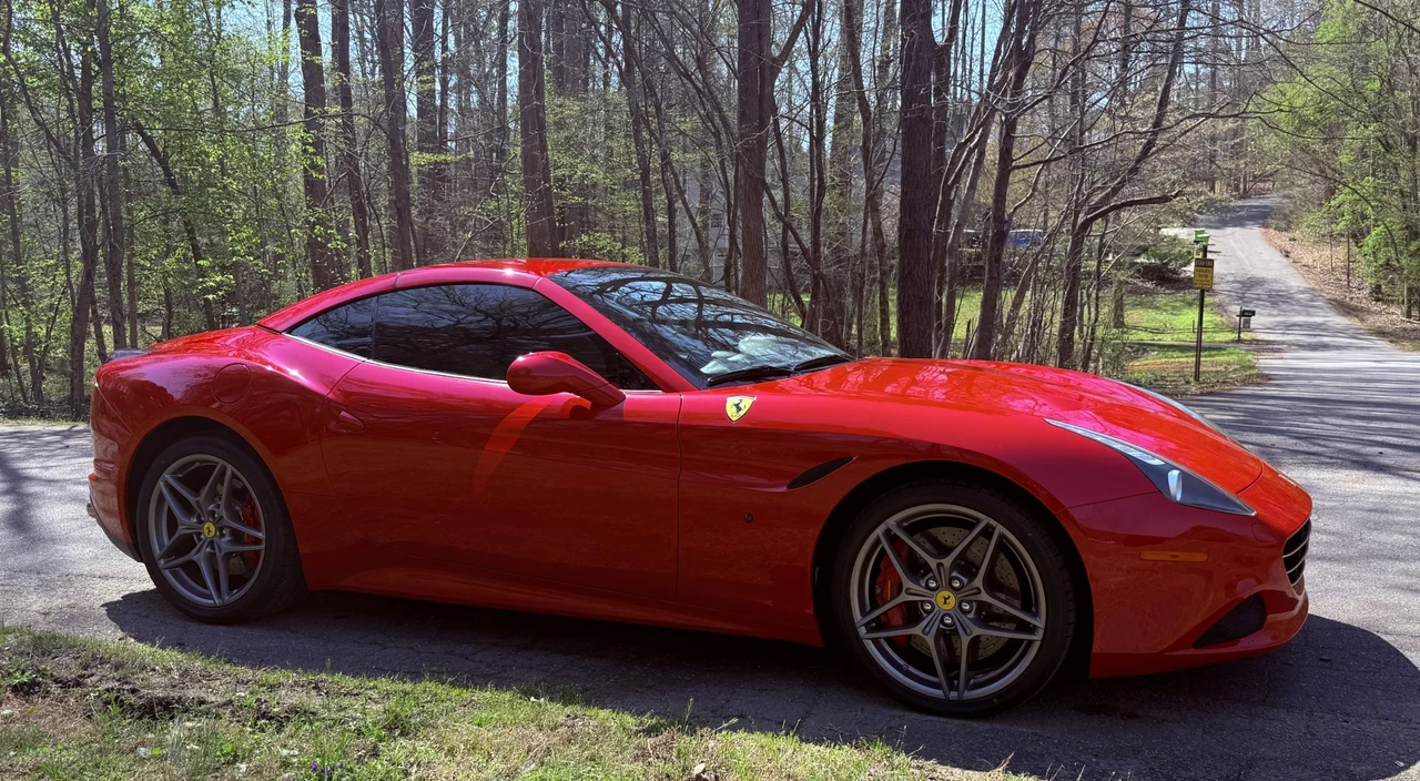 2015 Ferrari California T - Image 2 of 31