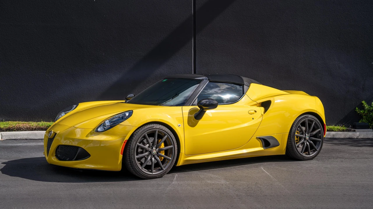 2016 Alfa Romeo 4C Spider - Image 2 of 31