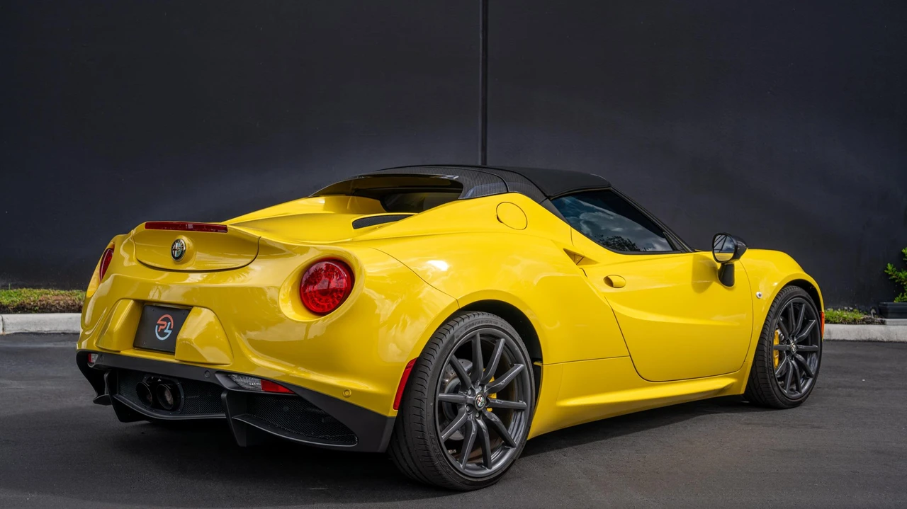 2016 Alfa Romeo 4C Spider - Image 11 of 31