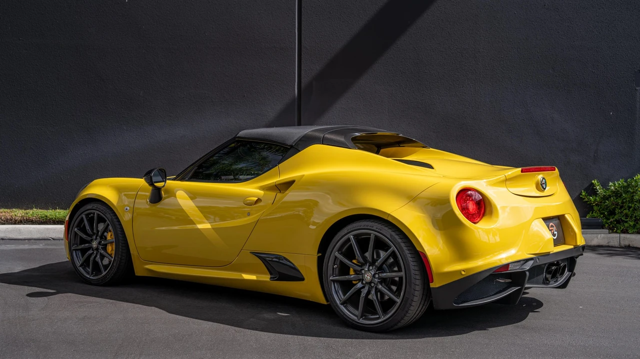 2016 Alfa Romeo 4C Spider - Image 15 of 31