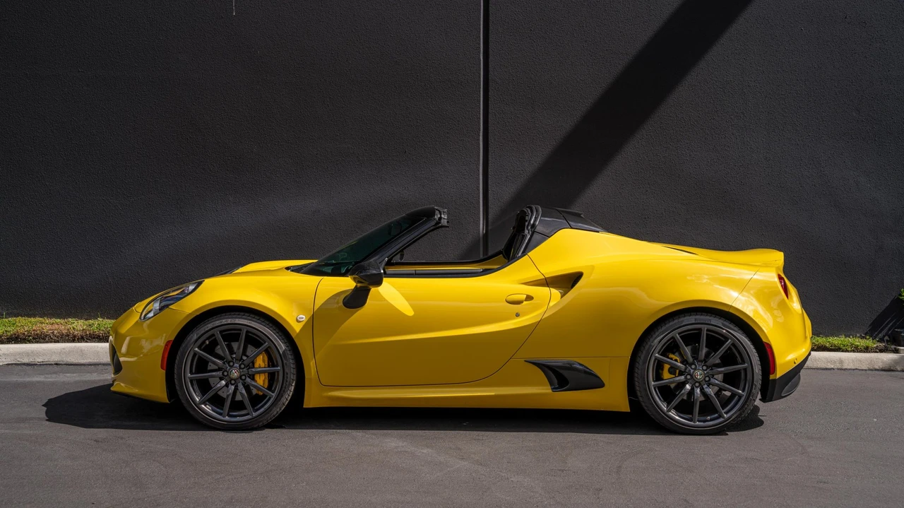2016 Alfa Romeo 4C Spider - Image 17 of 31