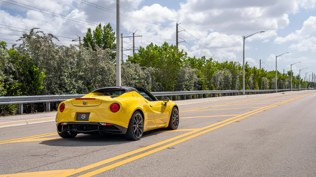 2016 Alfa Romeo 4C Spider - Image 12 of 31