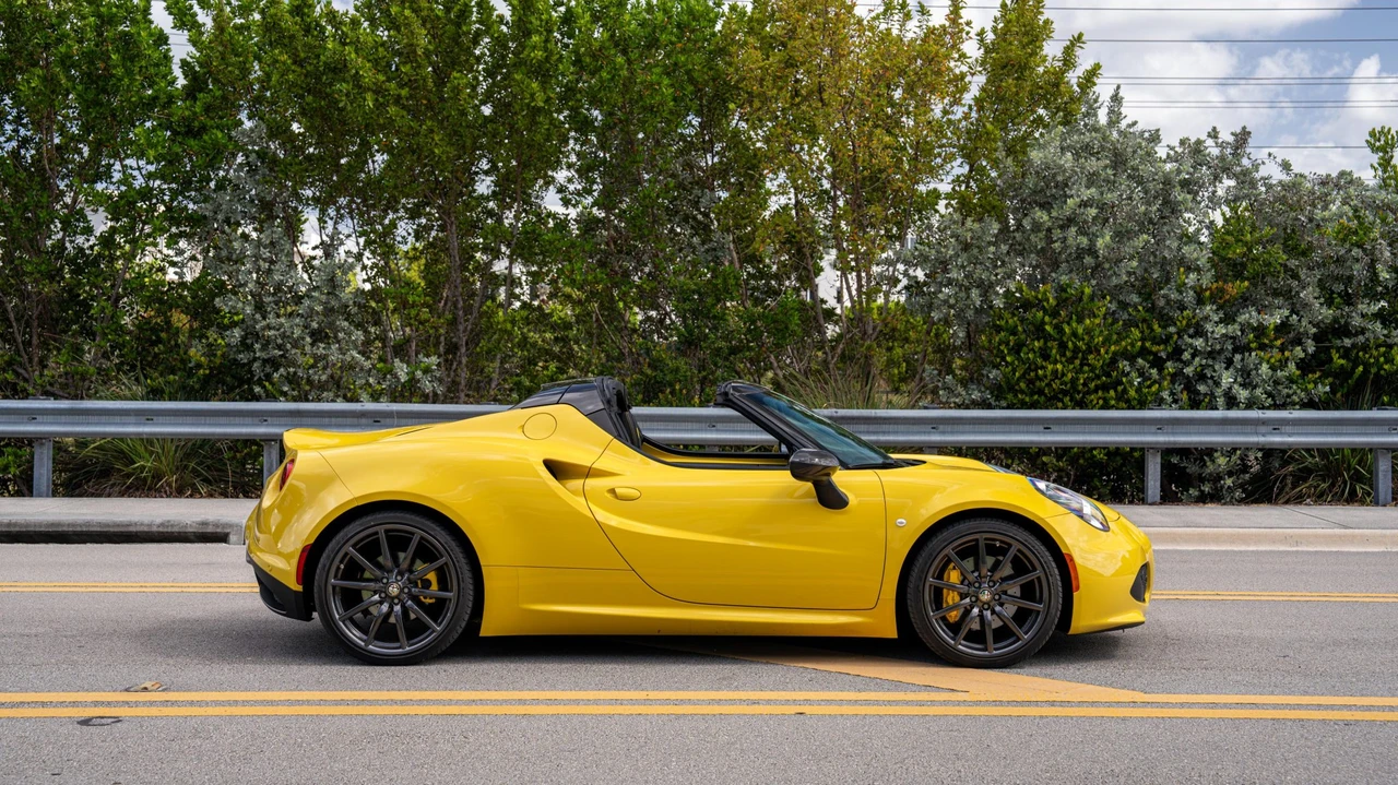 2016 Alfa Romeo 4C Spider - Image 9 of 31