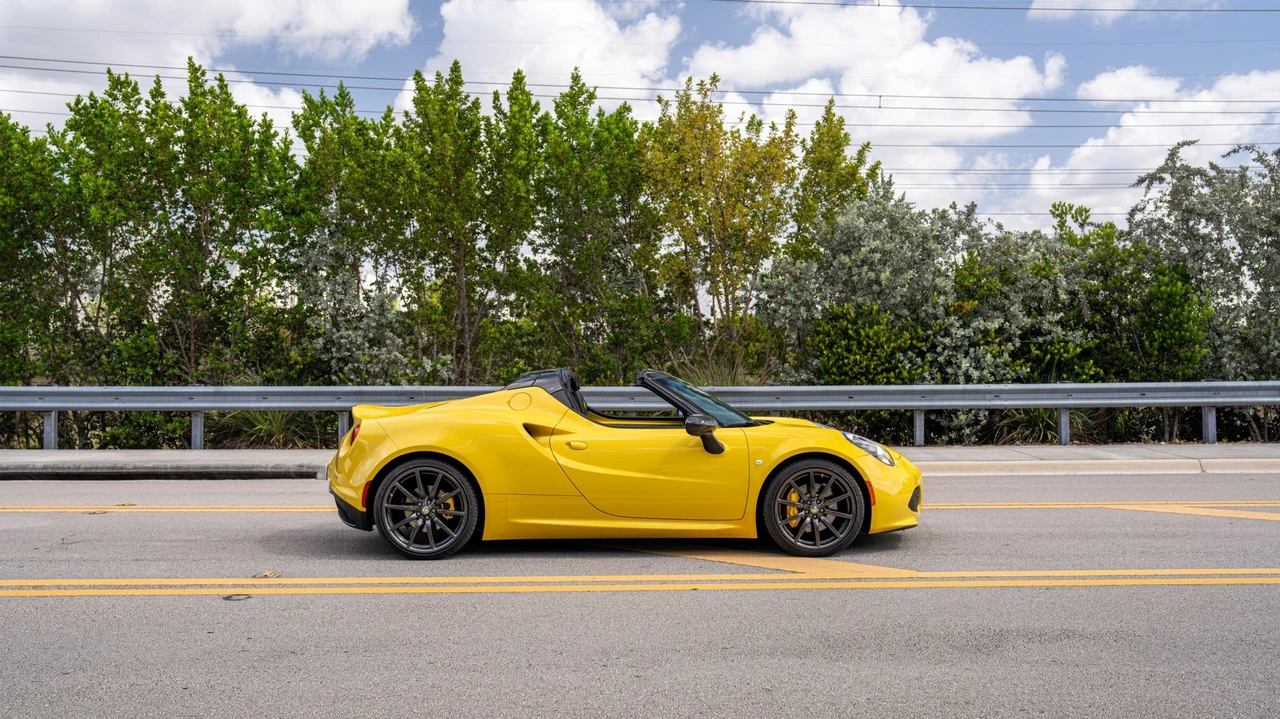 2016 Alfa Romeo 4C Spider - Image 10 of 31