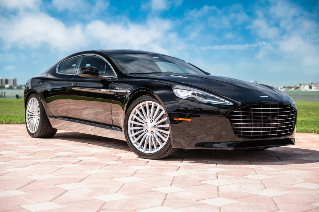 2016 Aston Martin Rapide - Image 2 of 31