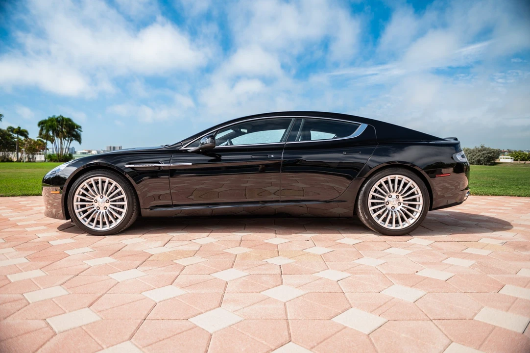 2016 Aston Martin Rapide - Image 21 of 31