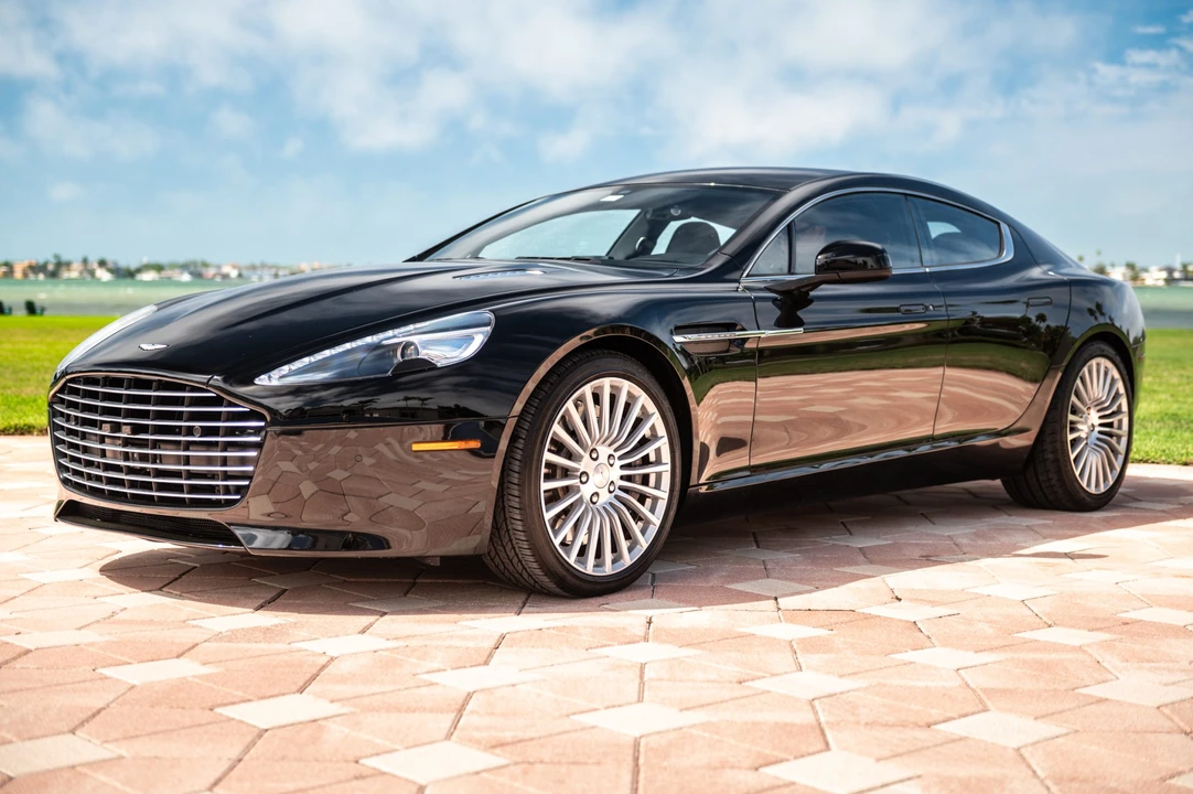 2016 Aston Martin Rapide - Image 29 of 31