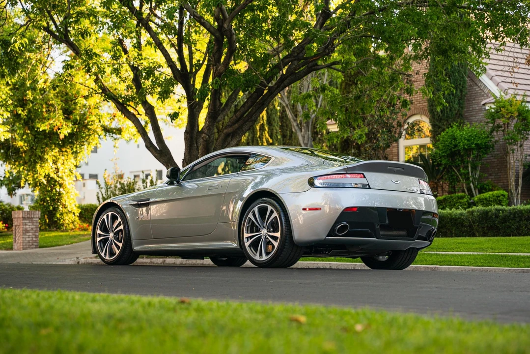 2017 Aston Martin V12 Vantage (2010-2018) - Image 17 of 31