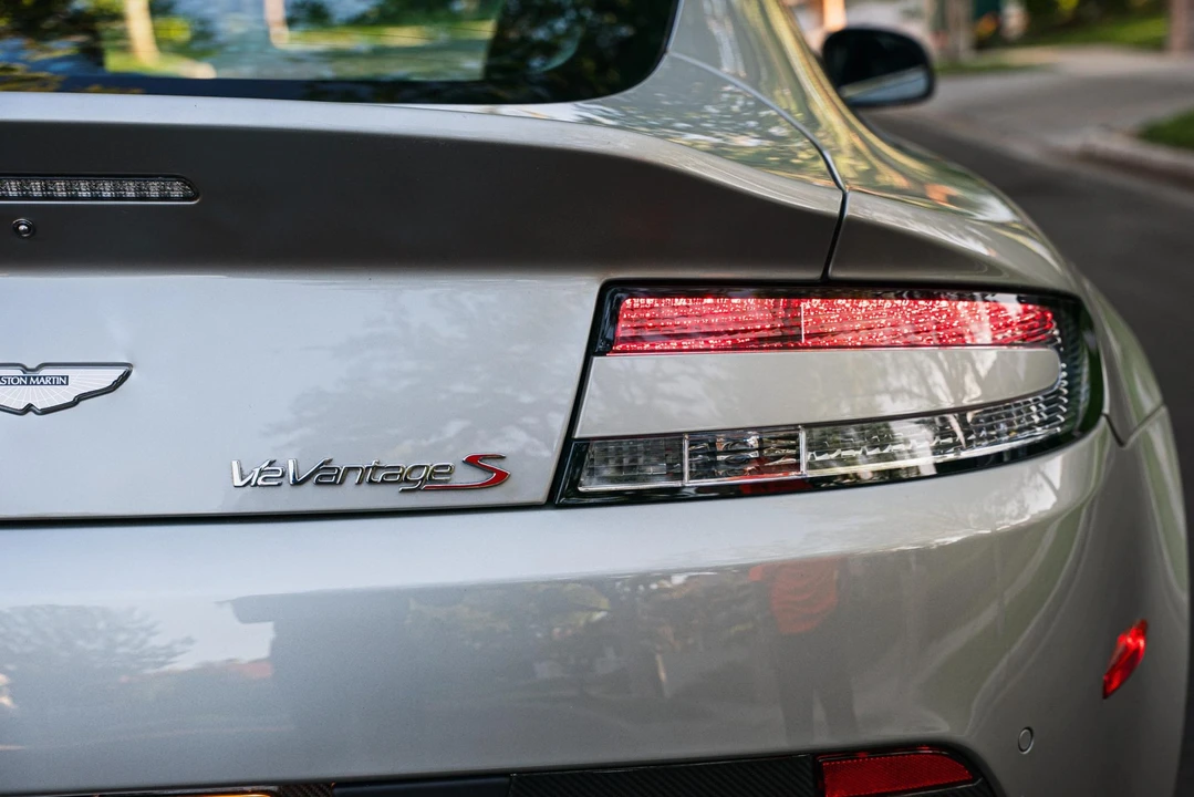 2017 Aston Martin V12 Vantage (2010-2018) - Image 28 of 31