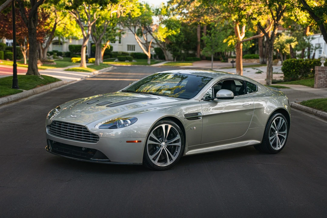 2017 Aston Martin V12 Vantage (2010-2018) - Image 2 of 31