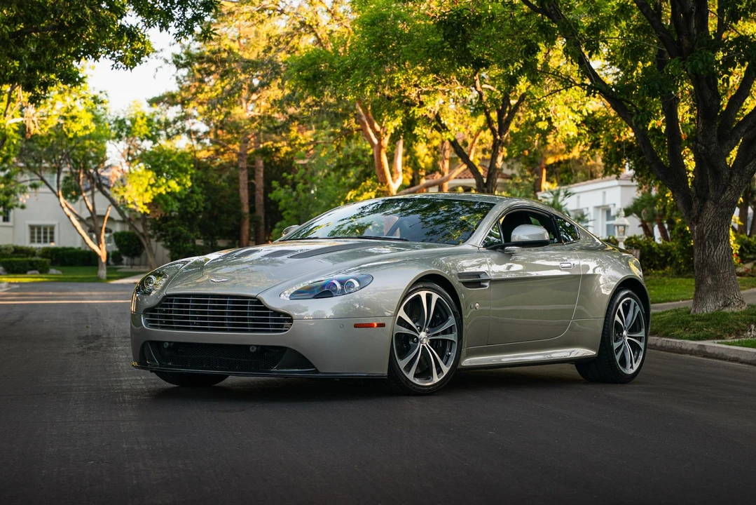 2017 Aston Martin V12 Vantage (2010-2018) - Image 4 of 31