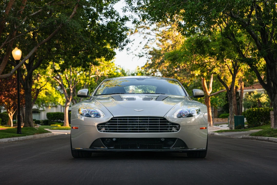 2017 Aston Martin V12 Vantage (2010-2018) - Image 6 of 31