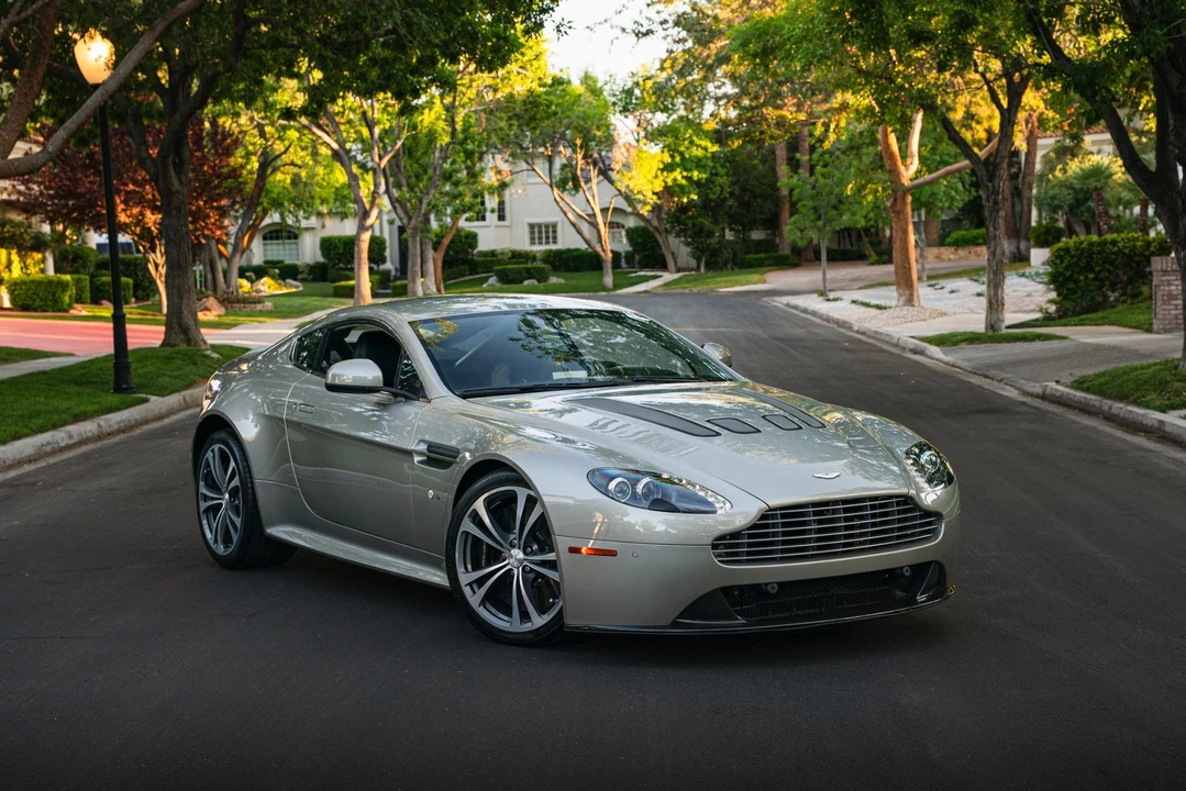 2017 Aston Martin V12 Vantage (2010-2018) - Image 8 of 31