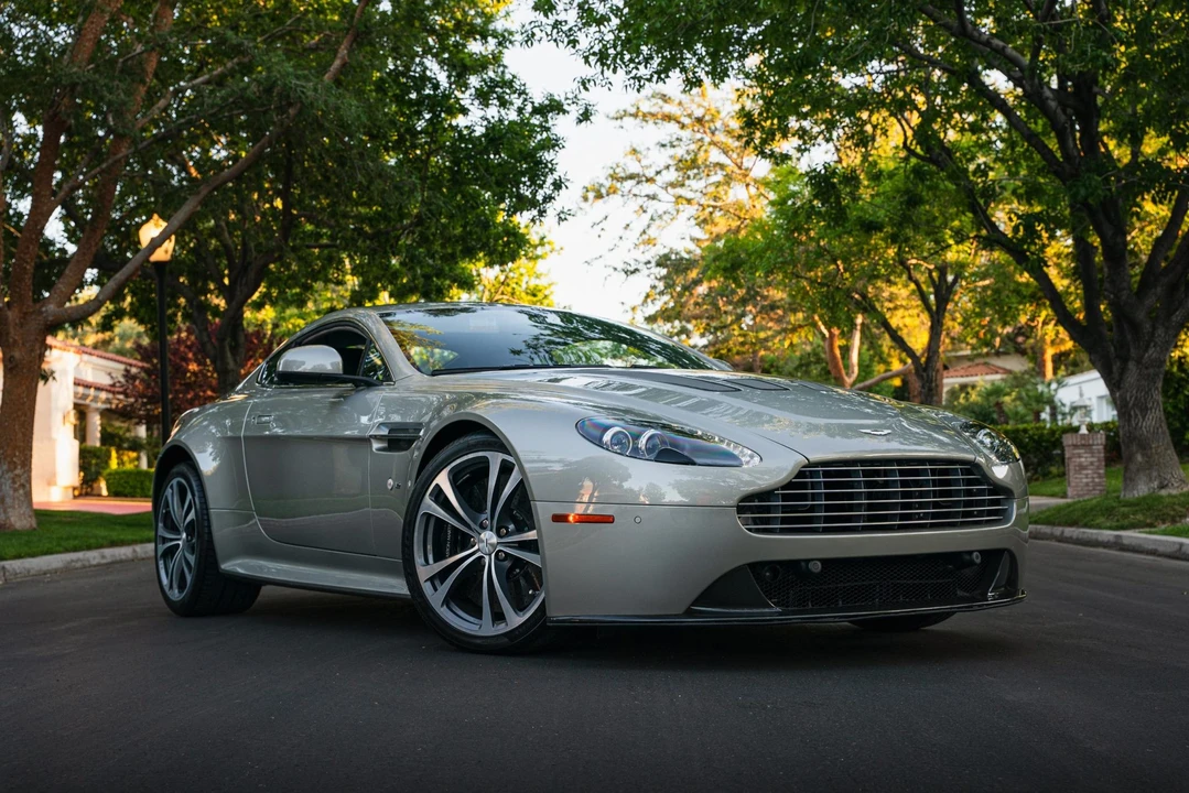 2017 Aston Martin V12 Vantage (2010-2018) - Image 9 of 31