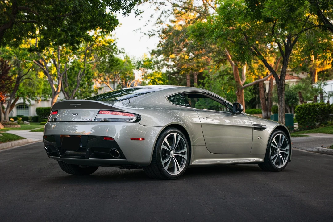 2017 Aston Martin V12 Vantage (2010-2018) - Image 11 of 31