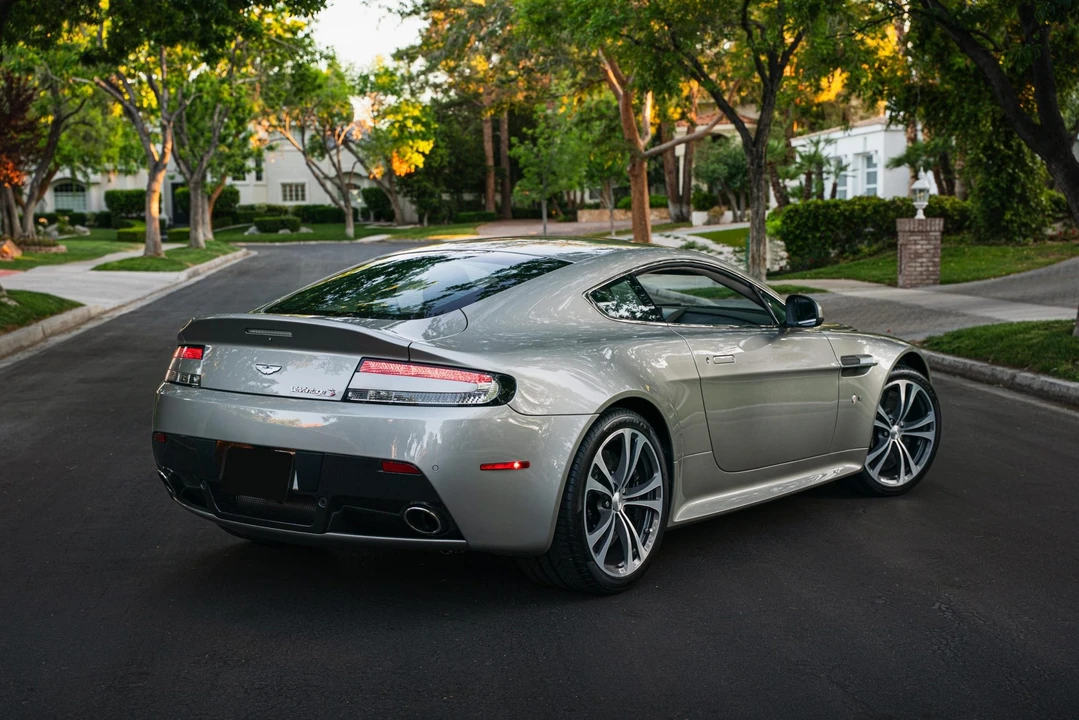 2017 Aston Martin V12 Vantage (2010-2018) - Image 12 of 31
