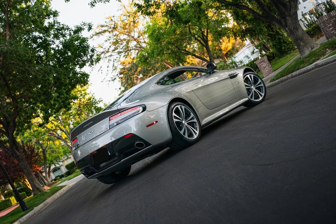2017 Aston Martin V12 Vantage (2010-2018) - Image 13 of 31