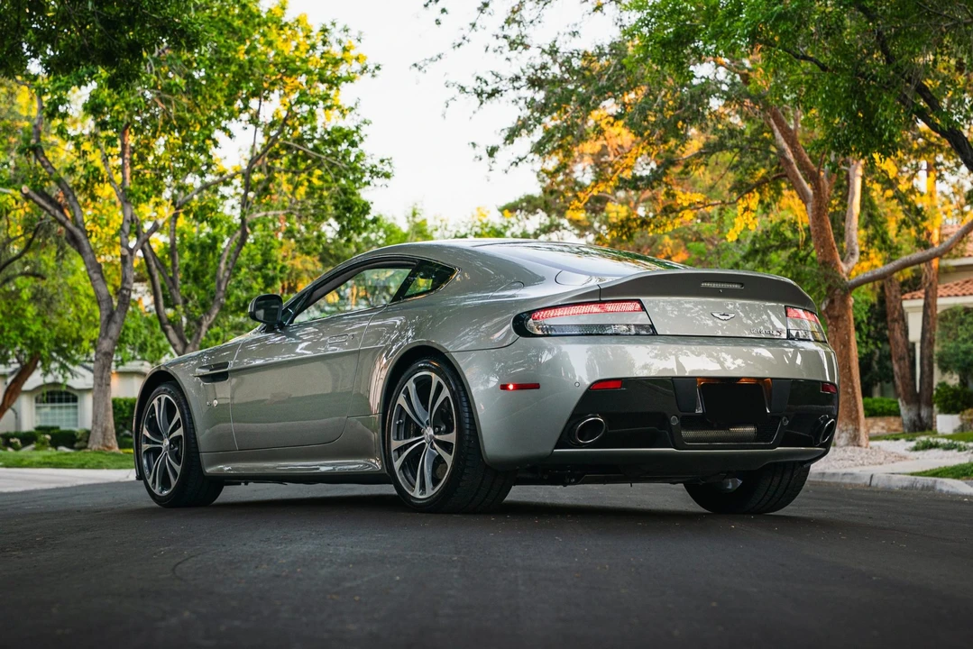 2017 Aston Martin V12 Vantage (2010-2018) - Image 16 of 31