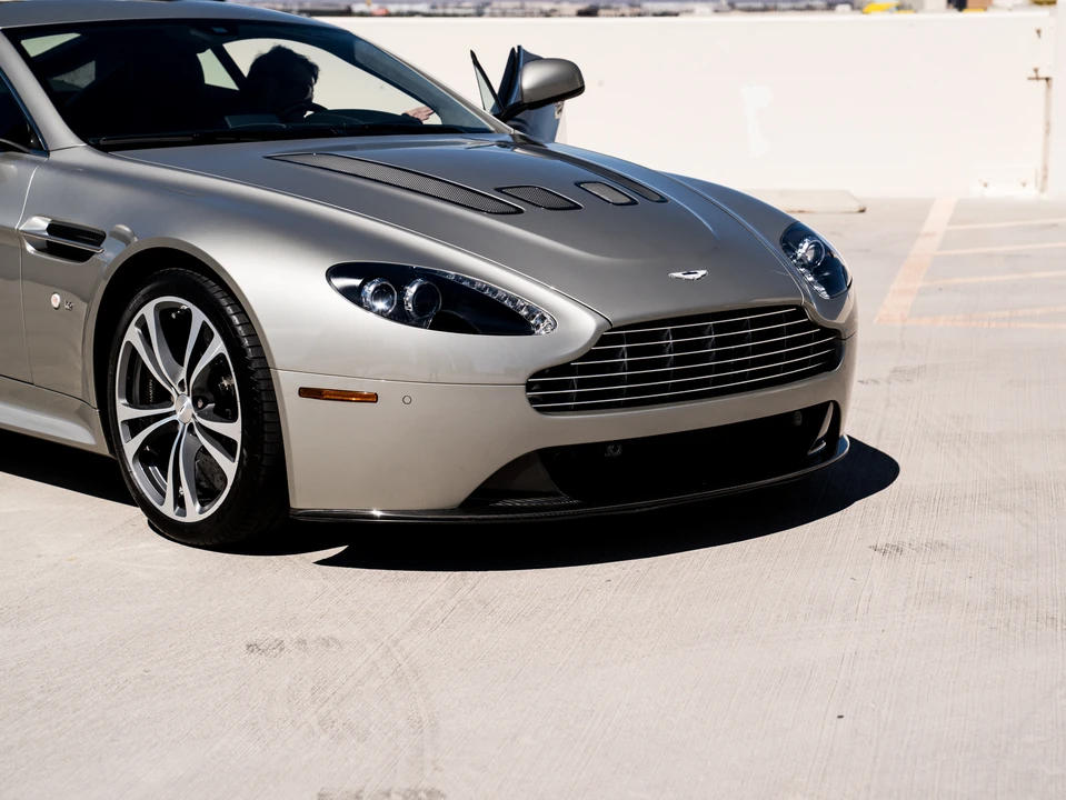 2017 Aston Martin V12 Vantage (2010-2018) - Image 19 of 31