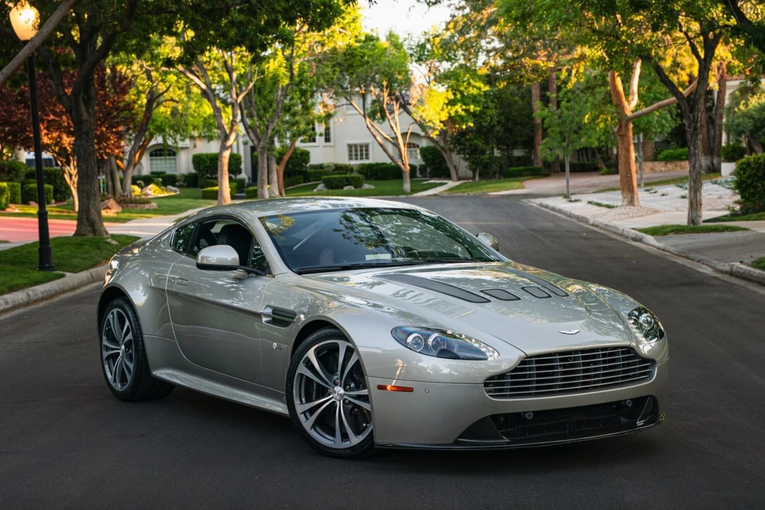 2017 Aston Martin V12 Vantage (2010-2018) - Image 1 of 31