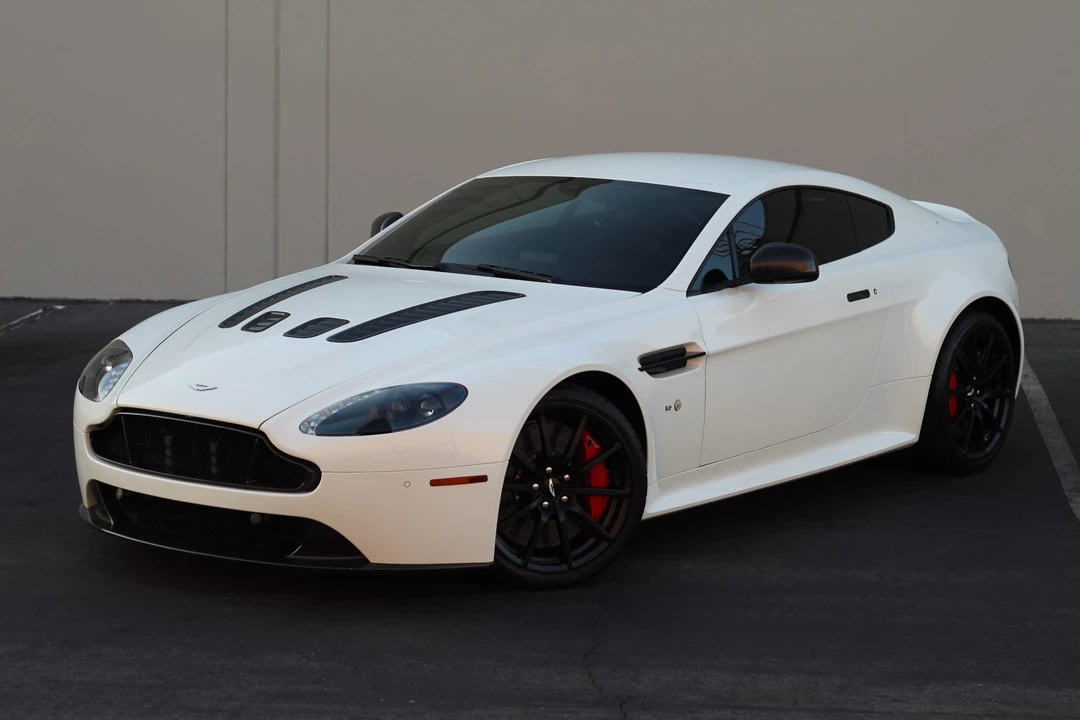 2017 Aston Martin V12 Vantage (2010-2018) - Image 3 of 31