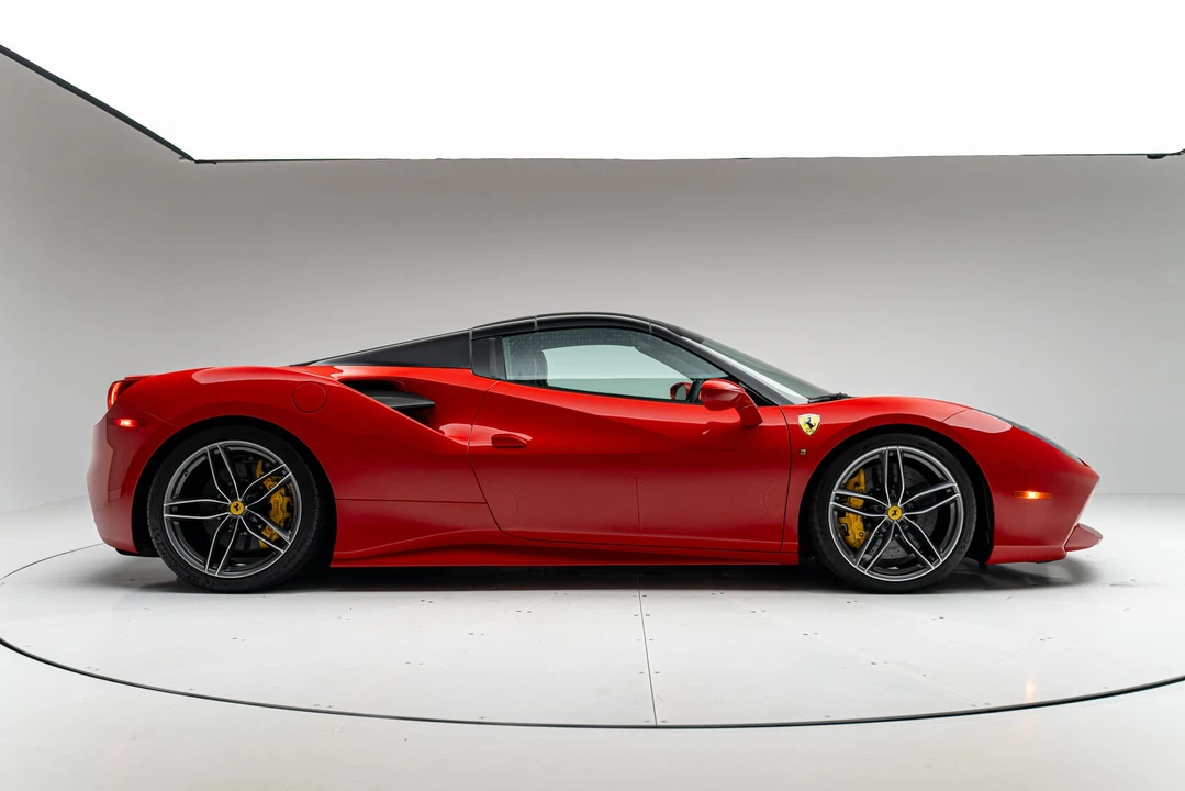 2017 Ferrari 488 Spider - Image 5 of 31