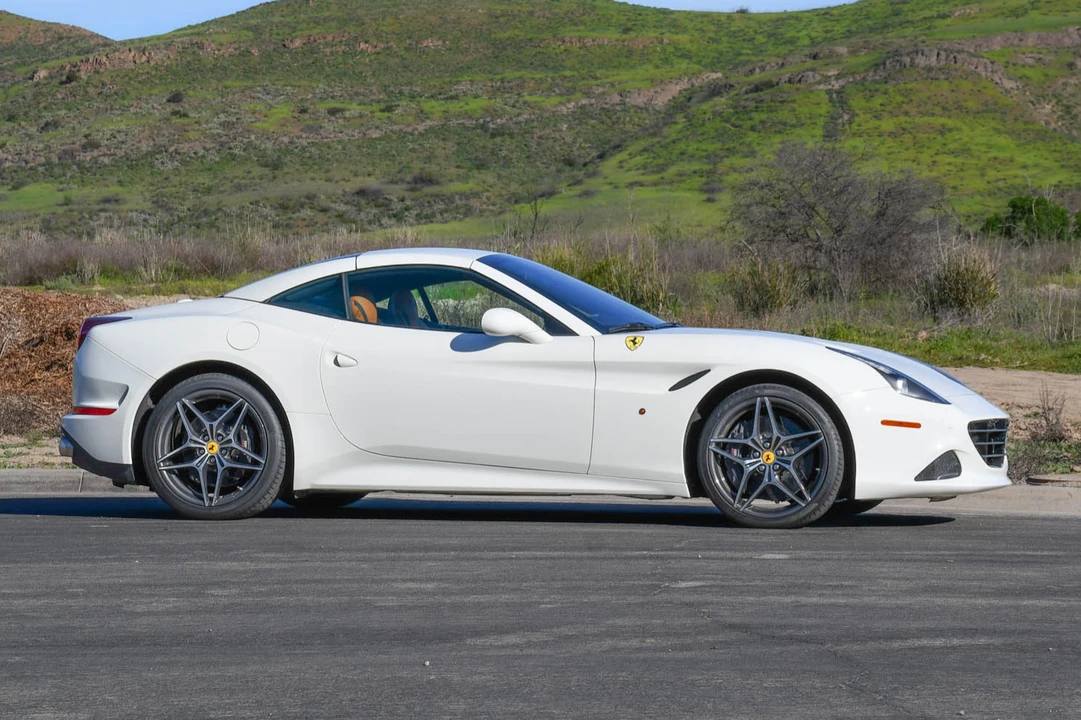 2017 Ferrari California T - Image 11 of 31