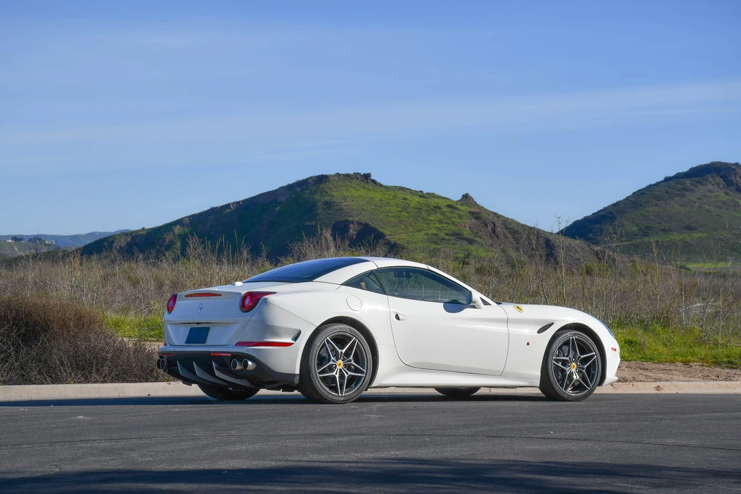 2017 Ferrari California T - Image 10 of 31