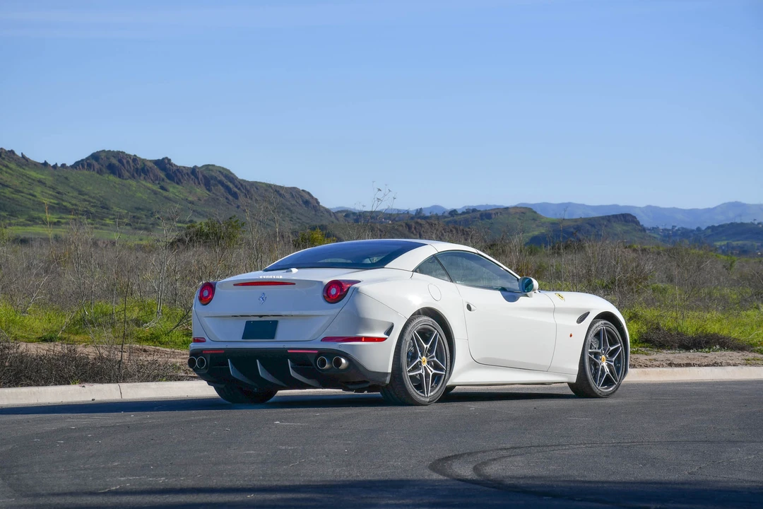 2017 Ferrari California T - Image 9 of 31