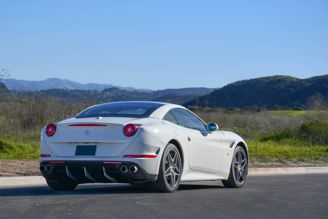 2017 Ferrari California T - Image 8 of 31