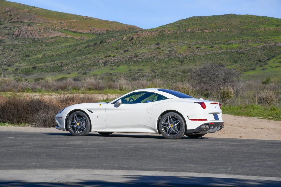 2017 Ferrari California T - Image 5 of 31