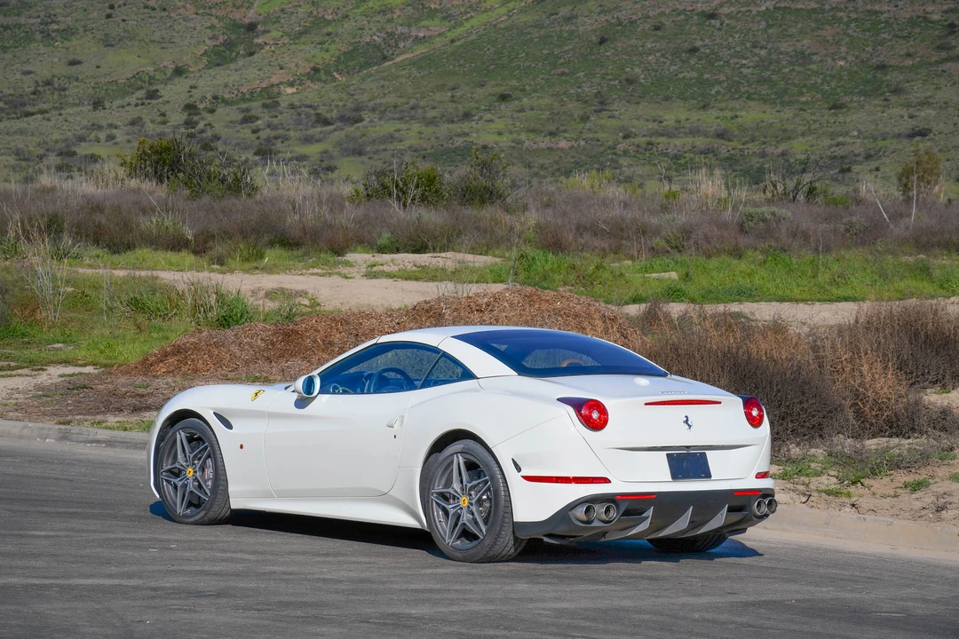2017 Ferrari California T - Image 6 of 31