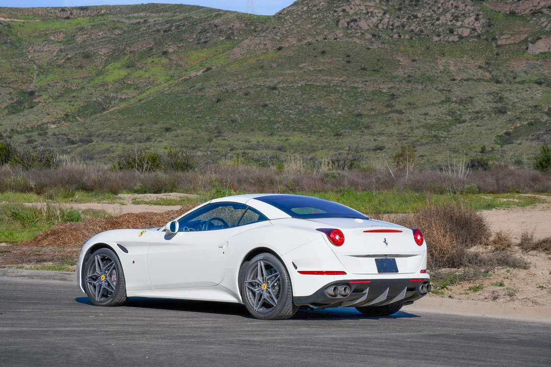 2017 Ferrari California T - Image 7 of 31