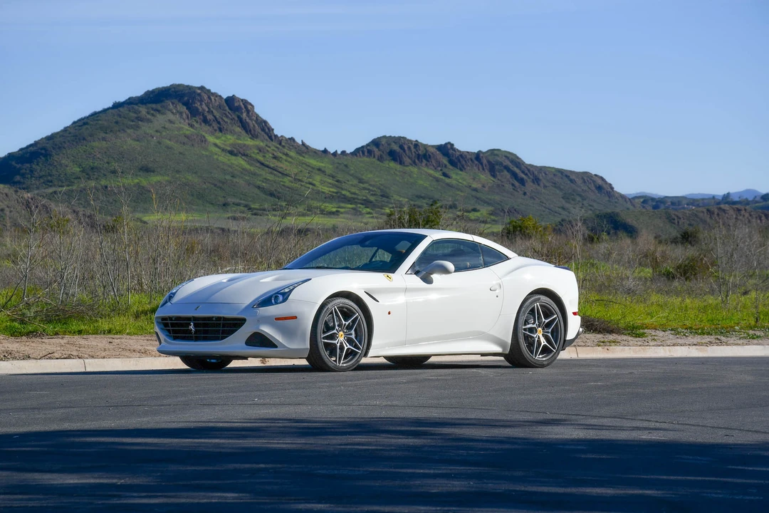2017 Ferrari California T - Image 4 of 31