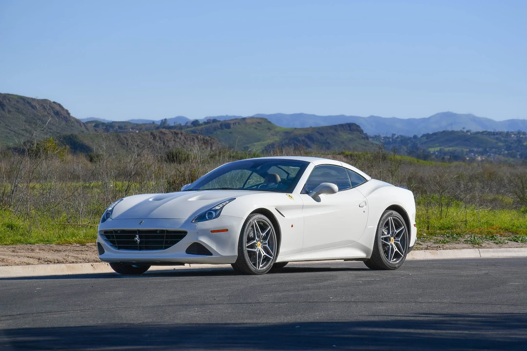 2017 Ferrari California T - Image 3 of 31