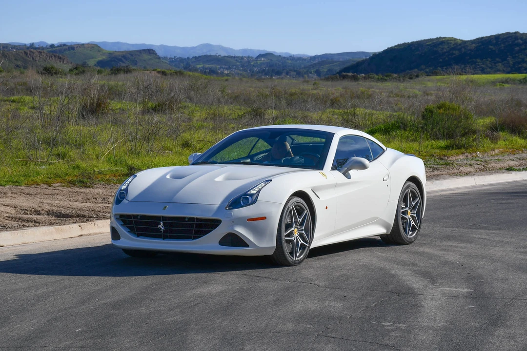 2017 Ferrari California T - Image 2 of 31