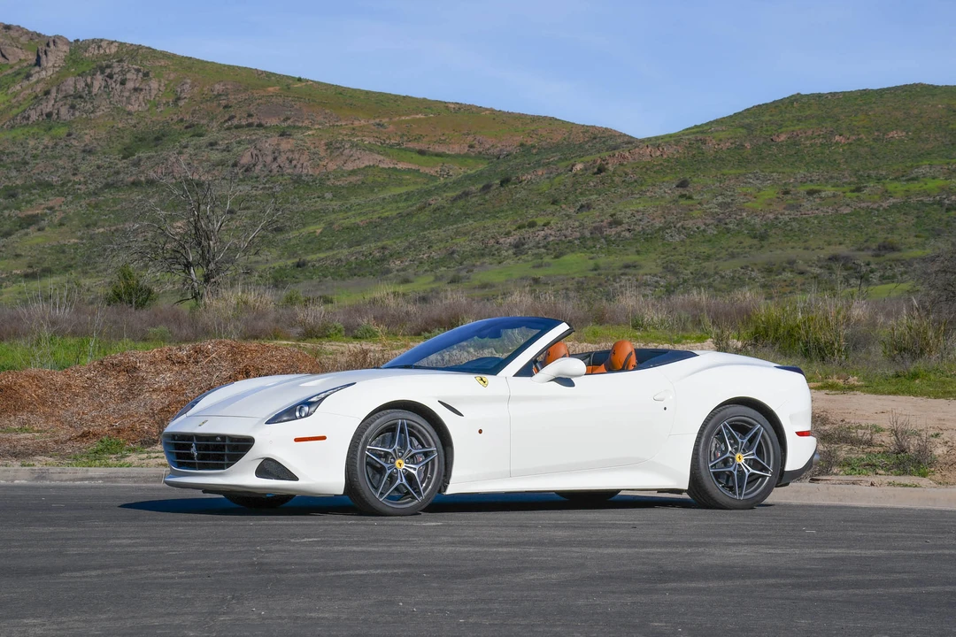 2017 Ferrari California T - Image 14 of 31